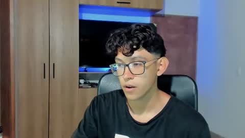 Snapshot of alan_scot chatting on June 2026 01:28:02 AM Alan and Criss - WE JUST FRIENDS WITH BENEFITS BOTH VERS online show from June 2026 01:28:02 AM