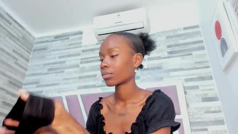 Alana online show from October 2025 06:43:01 PM