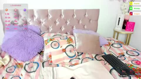 Snapshot of alana_vega69 chatting on April 2026 01:57:02 PM alana_vega69 online show from April 2026 01:57:02 PM