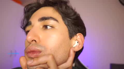 idenavarre online show from December 2024 07:00:01 PM