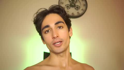 idenavarre online show from December 2024 10:31:01 PM