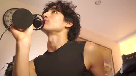 idenavarre online show from February 2025 12:49:01 AM