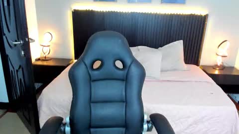 Snapshot of alani_rose_ chatting on October 2025 11:01:01 AM ALANI online show from October 2025 11:01:01 AM