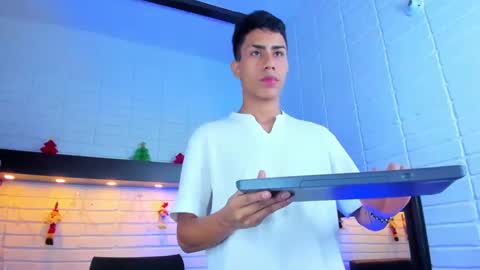 Snapshot of alannaughty_ chatting on December 2024 09:13:02 PM alannaughty_ online show from December 2024 09:13:02 PM