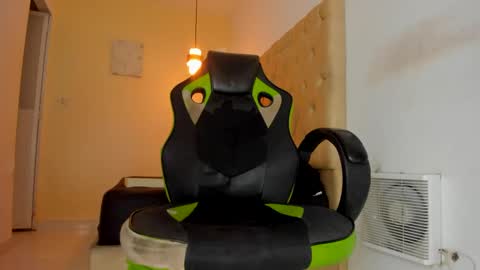 alantrickz365 online show from October 2025 02:01:02 AM