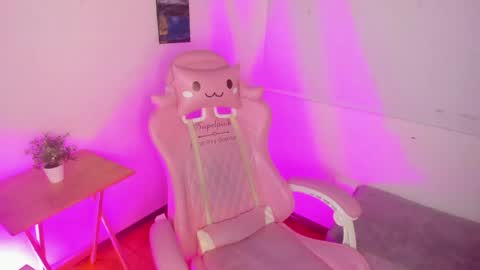 Snapshot of ale_alejandra chatting on May 2026 02:24:02 PM Alejandra online show from May 2026 02:24:02 PM