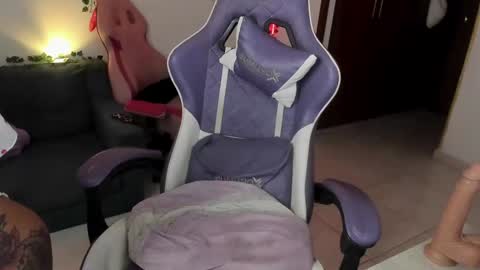 Snapshot of ale_petitee chatting on February 2025 04:36:02 AM alexa online show from February 2025 04:36:02 AM