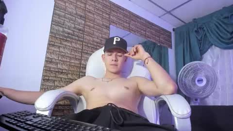 Aleck Boy online show from November 2025 07:37:01 PM