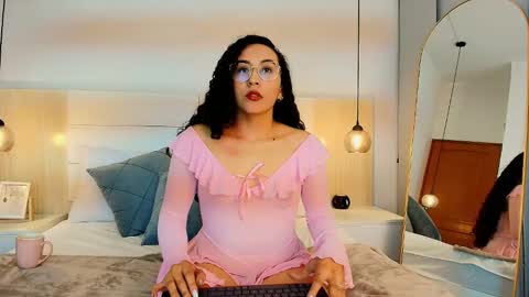 Snapshot of alehia_cute chatting on December 2025 12:05:01 AM Alehia Cute online show from December 2025 12:05:01 AM