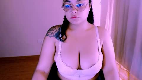 Alejandra  online show from October 2025 04:19:01 PM