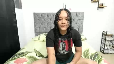 alejandra_evanss online show from December 2025 03:01:02 AM