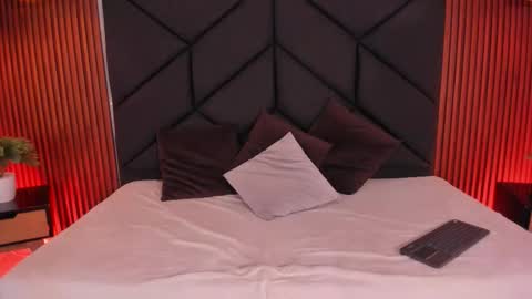 Aleja  online show from November 2025 08:52:01 PM