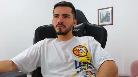 alejandroo_7 online show from December 2024 05:42:02 PM