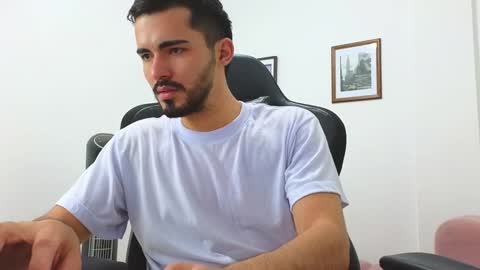 alejandroo_7 online show from December 2024 10:34:01 PM