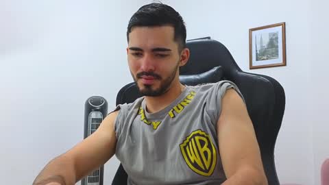 alejandroo_7 online show from January 2025 08:39:02 PM