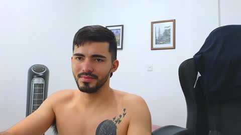 alejandroo_7 online show from January 2025 10:25:02 PM