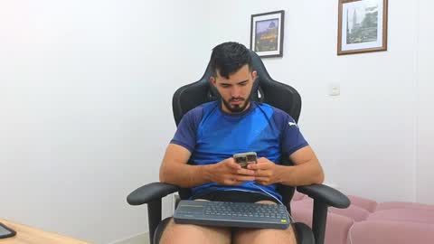 alejandroo_7 online show from January 2025 08:01:02 PM