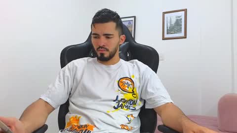 alejandroo_7 online show from February 2025 08:05:02 PM