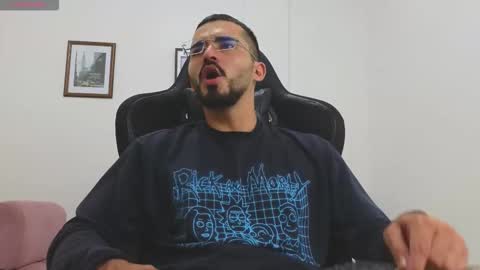 alejandroo_7 online show from November 2025 06:20:01 PM