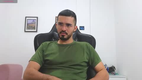 alejandroo_7 online show from December 2025 06:36:02 PM