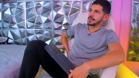 Alejo  online show from January 2026 08:33:01 PM