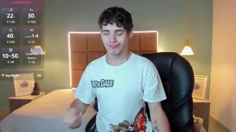 ALejoo Saenz online show from November 2025 05:17:02 PM