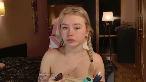 Lexi online show from March 2025 04:04:01 AM