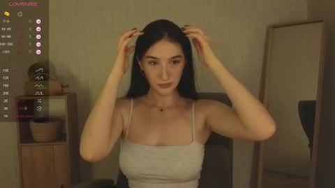 Snapshot of alena_navi chatting on June 2026 06:43:02 PM Alena online show from June 2026 06:43:02 PM