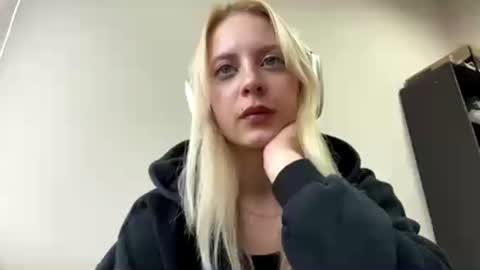 Snapshot of alenavanloan chatting on June 2026 03:27:01 PM Milana online show from June 2026 03:27:01 PM