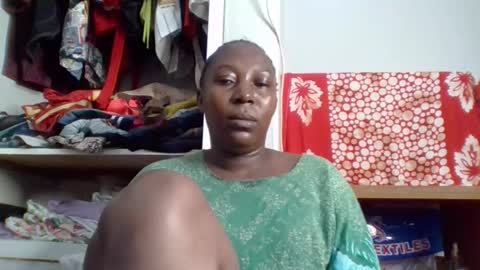 Snapshot of alesha_ chatting on November 2025 06:49:01 AM Noreen Kennth and Emilly online show from November 2025 06:49:01 AM