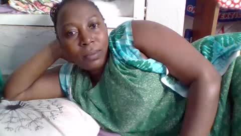 Snapshot of alesha_ chatting on November 2025 06:12:02 AM Noreen Kennth and Emilly online show from November 2025 06:12:02 AM