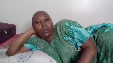 Snapshot of alesha_ chatting on November 2025 04:00:01 PM Noreen Kennth and Emilly online show from November 2025 04:00:01 PM