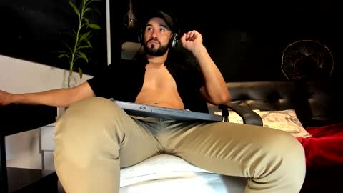 ALESSANDRO  WYE online show from November 2025 02:01:01 AM