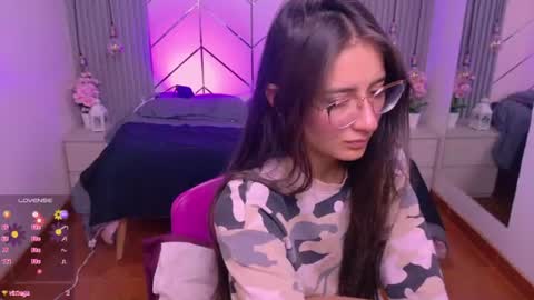 Snapshot of alessia_moore chatting on July 2026 04:07:02 PM Alessia online show from July 2026 04:07:02 PM