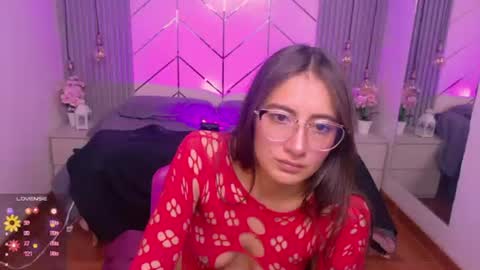 Snapshot of alessia_moore chatting on July 2026 04:31:02 PM Alessia online show from July 2026 04:31:02 PM