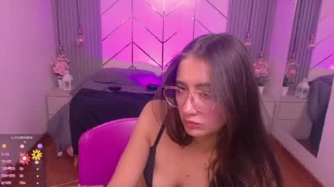 Snapshot of alessia_moore chatting on July 2026 04:50:01 PM Alessia online show from July 2026 04:50:01 PM