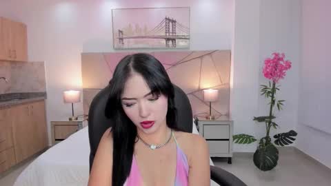 Snapshot of alessia_yorks chatting on October 2025 12:33:01 PM alessia_yorks online show from October 2025 12:33:01 PM