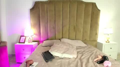 Snapshot of alessiia_moon chatting on April 2026 01:23:01 PM Alessia online show from April 2026 01:23:01 PM