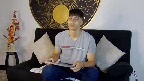 Alessio online show from November 2025 12:04:01 PM