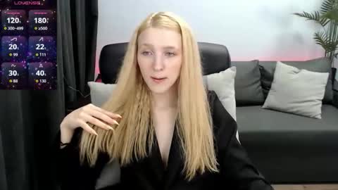 Snapshot of aletta_pearl chatting on June 2026 07:11:02 AM aletta_pearl online show from June 2026 07:11:02 AM