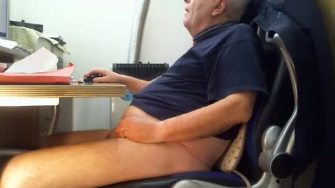 Snapshot of alex47100 chatting on January 2025 09:04:02 AM alex47100 online show from January 2025 09:04:02 AM