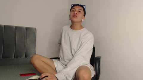 Snapshot of alex__lover chatting on December 2024 01:37:01 AM Owen online show from December 2024 01:37:01 AM