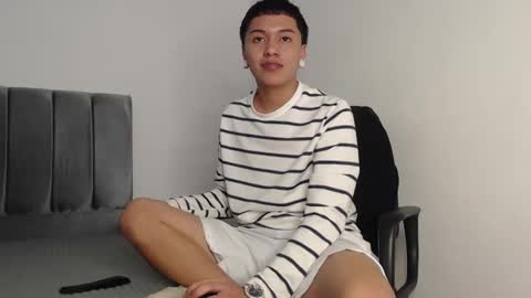 Snapshot of alex__lover chatting on December 2024 01:22:01 AM Owen online show from December 2024 01:22:01 AM