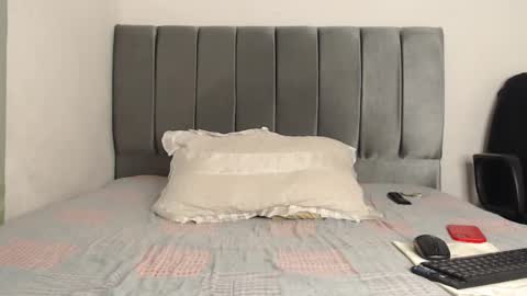 Snapshot of alex__lover chatting on January 2025 04:04:01 AM Owen online show from January 2025 04:04:01 AM