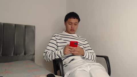 Snapshot of alex__lover chatting on January 2025 04:49:02 AM Owen online show from January 2025 04:49:02 AM