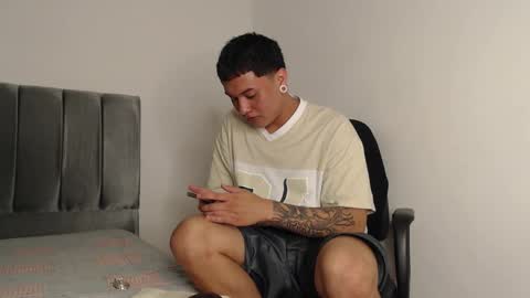 Snapshot of alex__lover chatting on January 2025 05:00:02 AM Owen online show from January 2025 05:00:02 AM