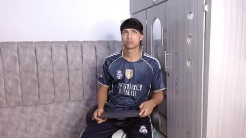 Snapshot of alex_martin47 chatting on April 2026 12:42:01 AM alex online show from April 2026 12:42:01 AM
