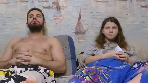 Alex and Sarah online show from December 2025 07:41:02 PM