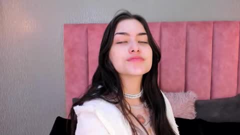 Alexa Thaylor online show from November 2025 03:03:02 PM