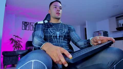 Snapshot of alexander_collin_ chatting on December 2024 01:18:02 PM Alex Collin online show from December 2024 01:18:02 PM